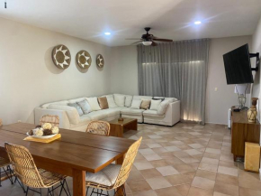 Espacioso departamento a solo 25 metros de QUINTA AVENIDA